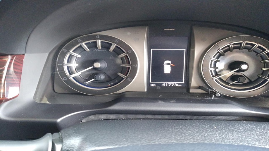 TOYOTA INNOVA 2.0 Q AT 2016